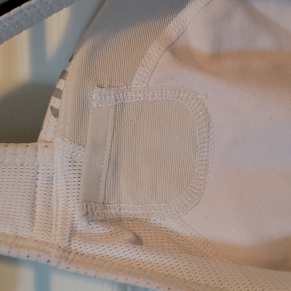 Nike Large dri-fit workout tank with built in sports bra - Picture 6 of 7